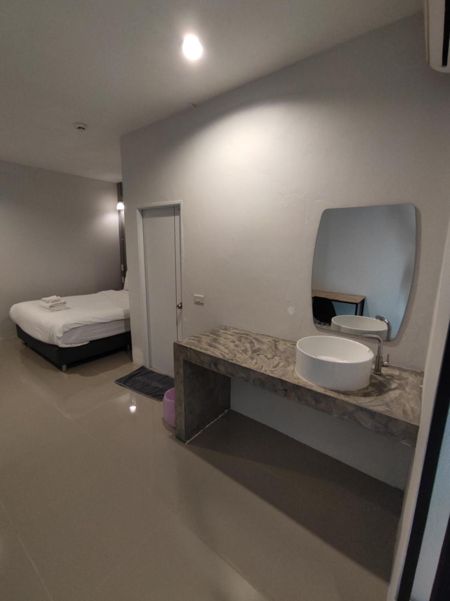 Life Hotel Rong Khun Ban Mai  Екстериор снимка