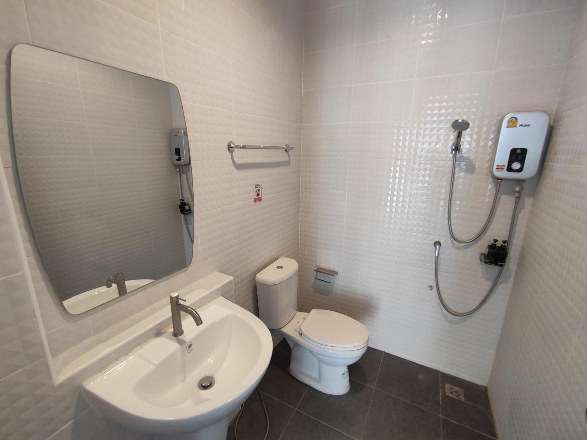 Life Hotel Rong Khun Ban Mai  Екстериор снимка