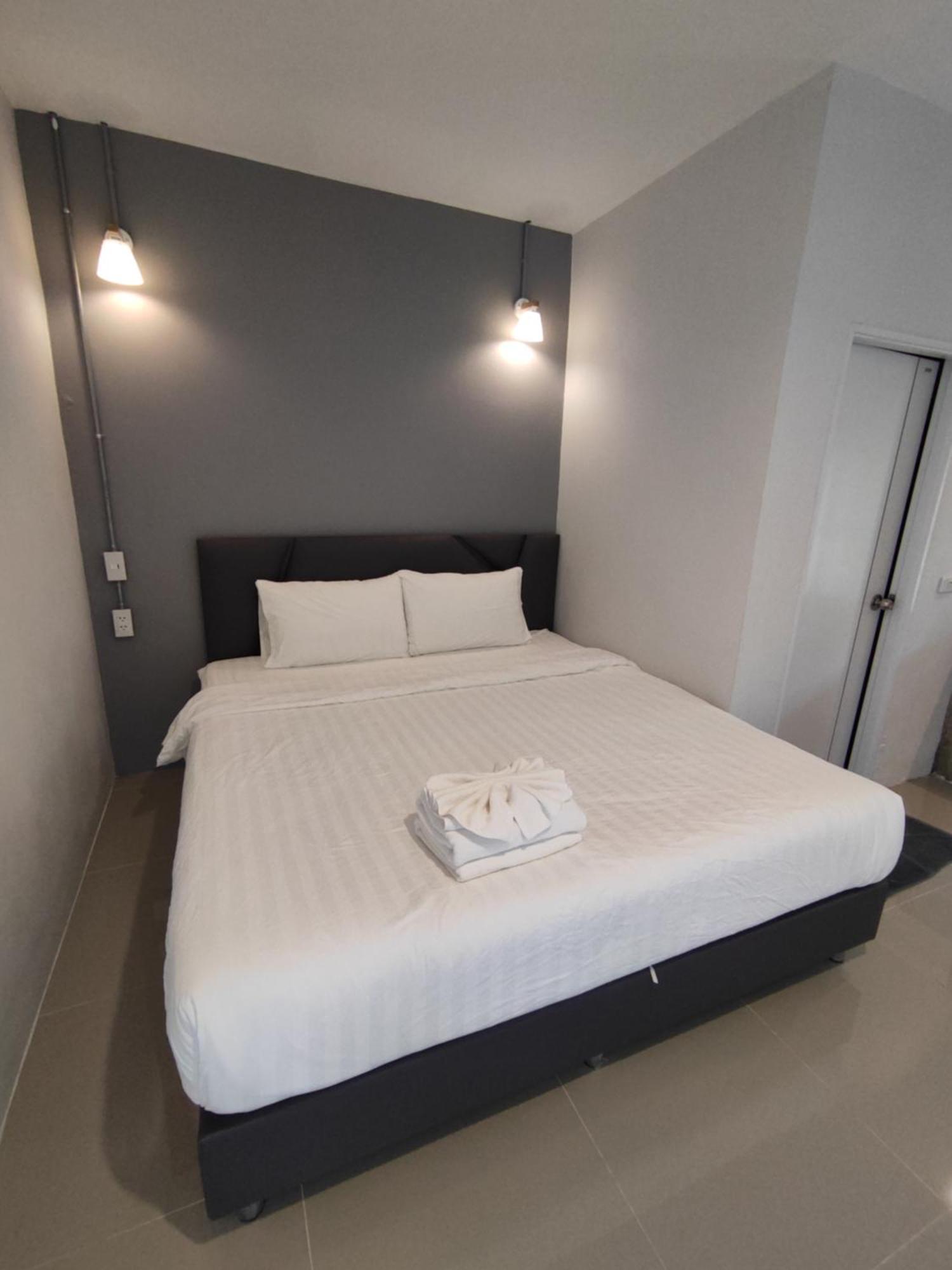 Life Hotel Rong Khun Ban Mai  Екстериор снимка